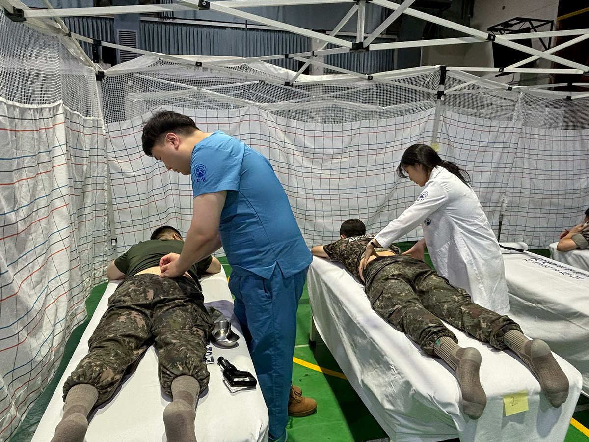 2026 보훈 콘텐츠 공모전 수상자와 관계자들이 기념사진을 촬영하고 있다 | 자생한방병원・자생의료재단