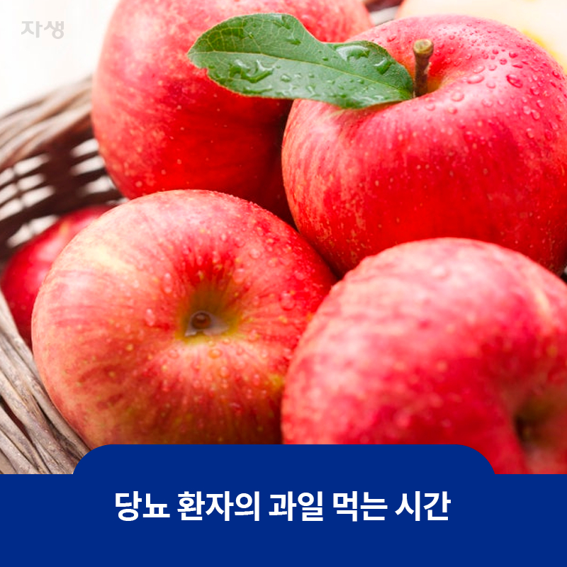 여러 개의 빨간 사과가 바구니에 담겨 있는 이미지