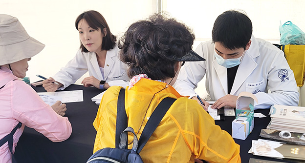 자생한방병원, 강남구 ‘건강걷기 체험행사’ 의료지원 - 자생의료재단