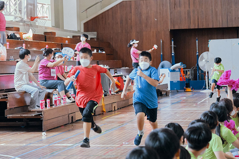 자생 꿈나무 올림픽에 참가한 부산광역시 지역아동센터 어린이들이 달리기를 하고 있다 | 자생한방병원・자생의료재단
