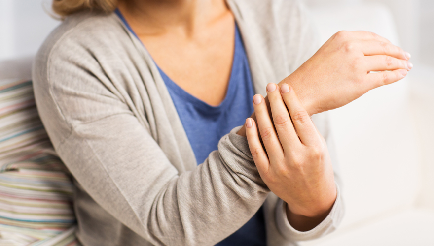 수근관증후군은 손목을 자주 사용하는 경우, 주부 같이 손을 이용하여 반복작업을 하는 사람들의 경우 발생 | 자생의료재단
