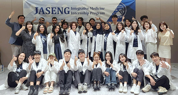 “한의학 배우러 온 해외 의대생들”… 2025 자생메디컬아카데미 하계 인턴십 성료 - 자생의료재단