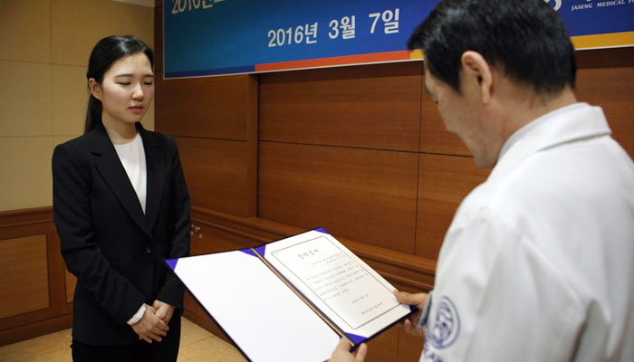 상지대학교 한의학과 1학년에 재학중인 서시윤 학생 선발 
