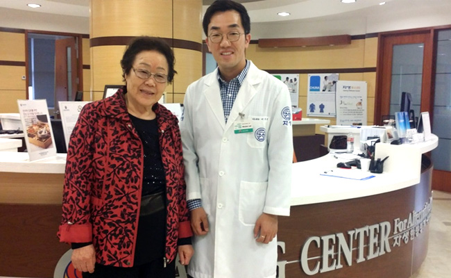 일본군 위안부 피해자 이용수(87) 할머니와 미국 풀러튼 자생한방병원 이우경 대표원장 