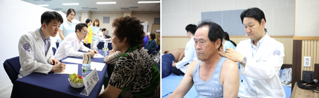 어르신들께 개인의 증상에 따른 침치료와 한방약을 처방하는 모습